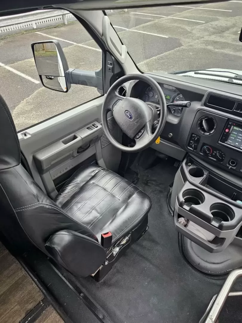 2017 White /Black Ford E450 with an V10 engine, Auto transmission, 0.000000, 0.000000 - 2017 FORD E450 BERKSHIRE (EXECUTIVE STYLE) 6.8L GAS V-10 - 25 PASSENGERS GERFLOR WOOD LOOK FLOORING CEILING MOUNT HEAT AND A/C GRAY SUEDE CEILING WITH WHITE LIGHTS BLUE ACCENT LIGHTING BERKSHIRE SEATS: HIGH BACK RECLINERS RETRACTABLE SEAT BELTS AISLE ARMRESTS REAR FLIP SEATS TO ACCOMMODATE LUGGAGE R - Photo#19