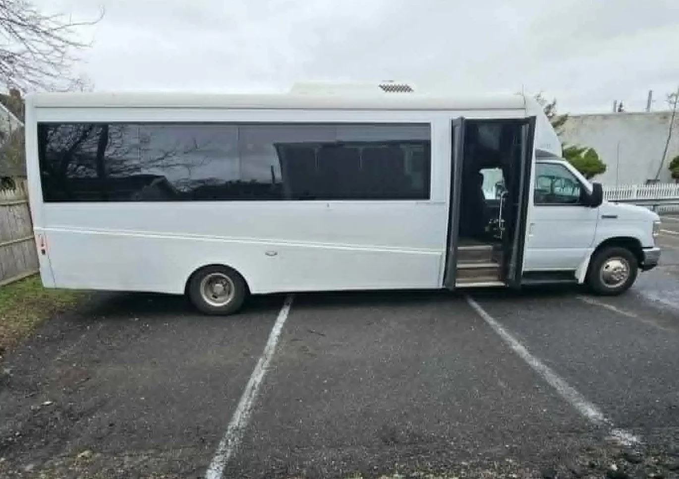 photo of 2017 FORD E450 BERKSHIRE (EXECUTIVE STYLE) 