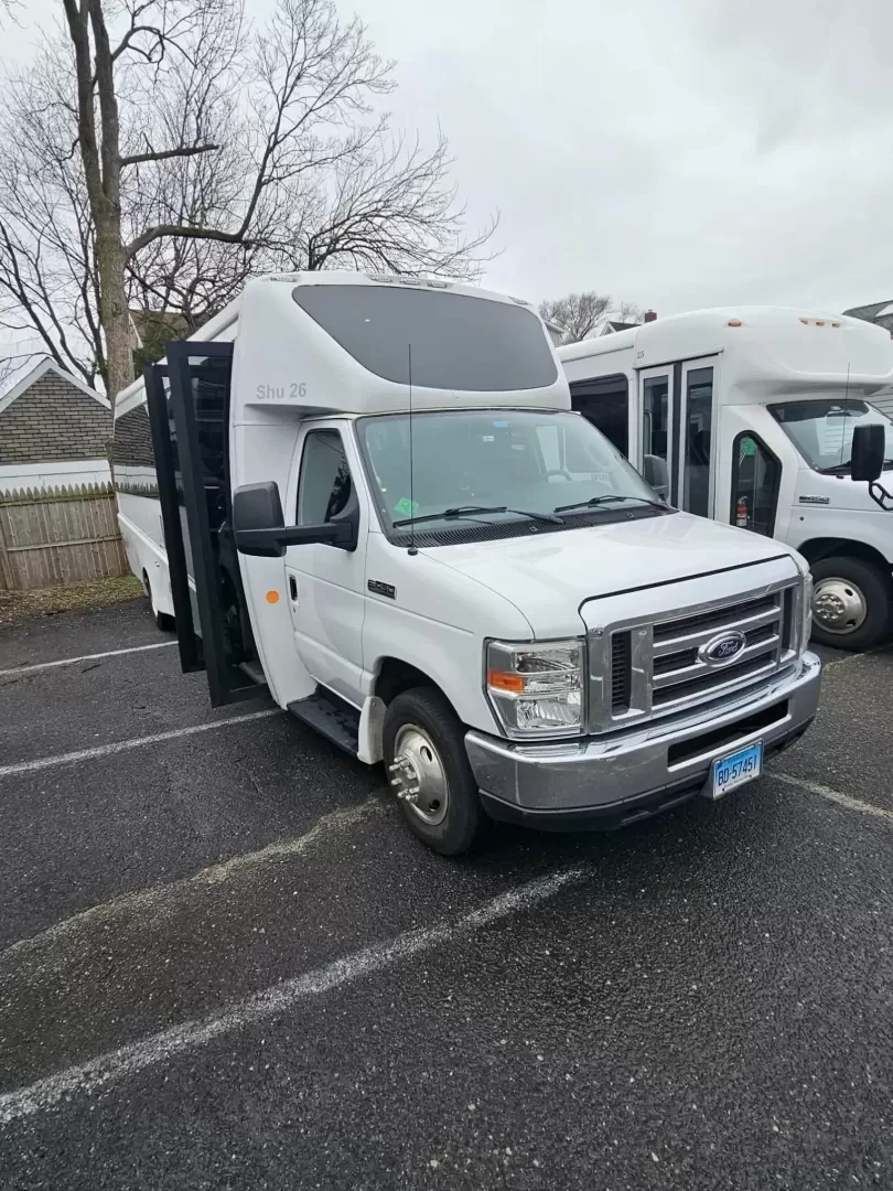 2017 White /Black Ford E450 with an V10 engine, Auto transmission, 0.000000, 0.000000 - 2017 FORD E450 BERKSHIRE (EXECUTIVE STYLE) 6.8L GAS V-10 - 25 PASSENGERS GERFLOR WOOD LOOK FLOORING CEILING MOUNT HEAT AND A/C GRAY SUEDE CEILING WITH WHITE LIGHTS BLUE ACCENT LIGHTING BERKSHIRE SEATS: HIGH BACK RECLINERS RETRACTABLE SEAT BELTS AISLE ARMRESTS REAR FLIP SEATS TO ACCOMMODATE LUGGAGE R - Photo#6