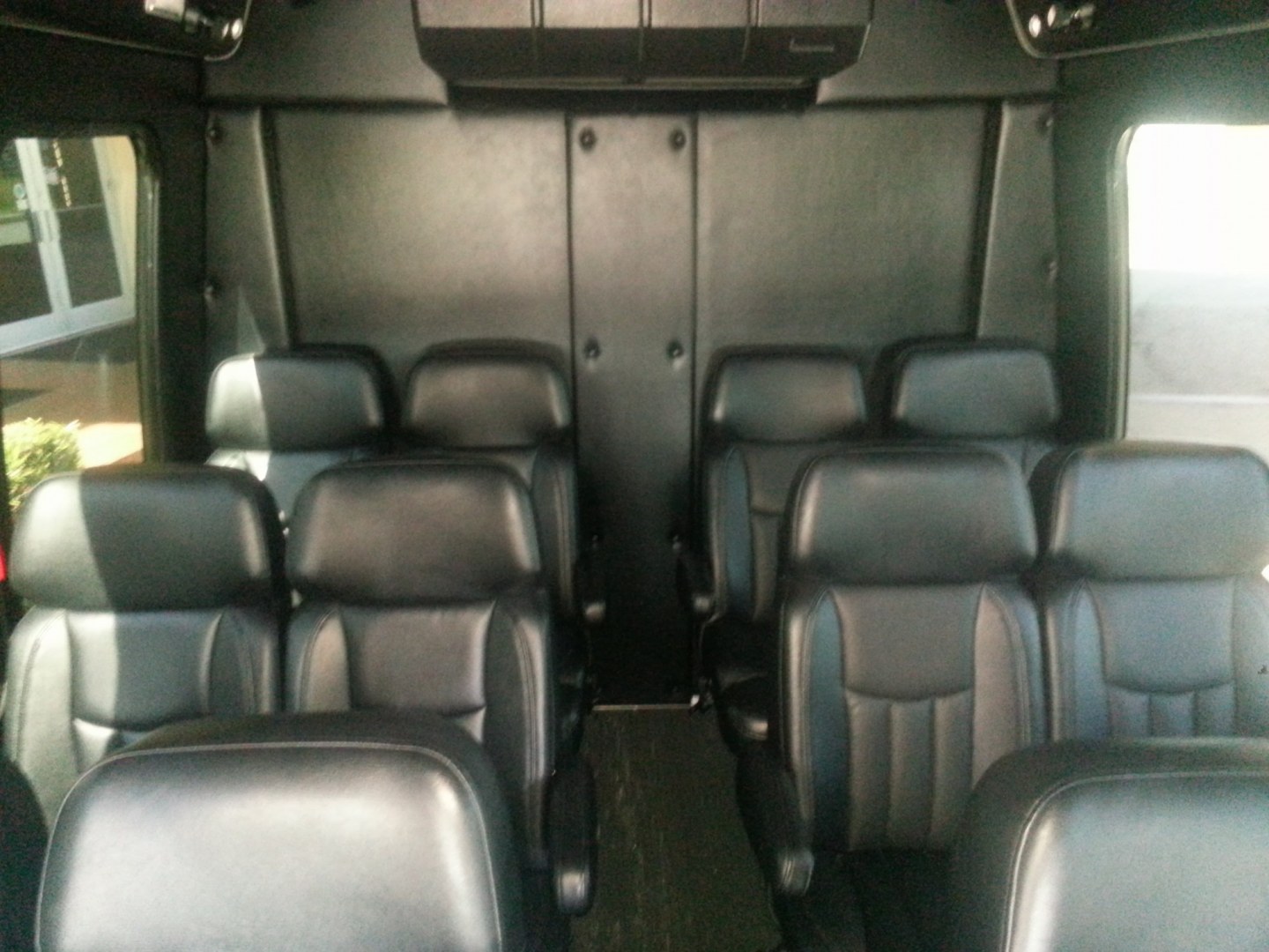 2012 Black /Black Ford E350 with an V10 engine, Auto transmission, 0.000000, 0.000000 - 2012 FORD E 350 13 PASSENGER BLACK/BLACK BUS - V10 – AUTO - Photo#4