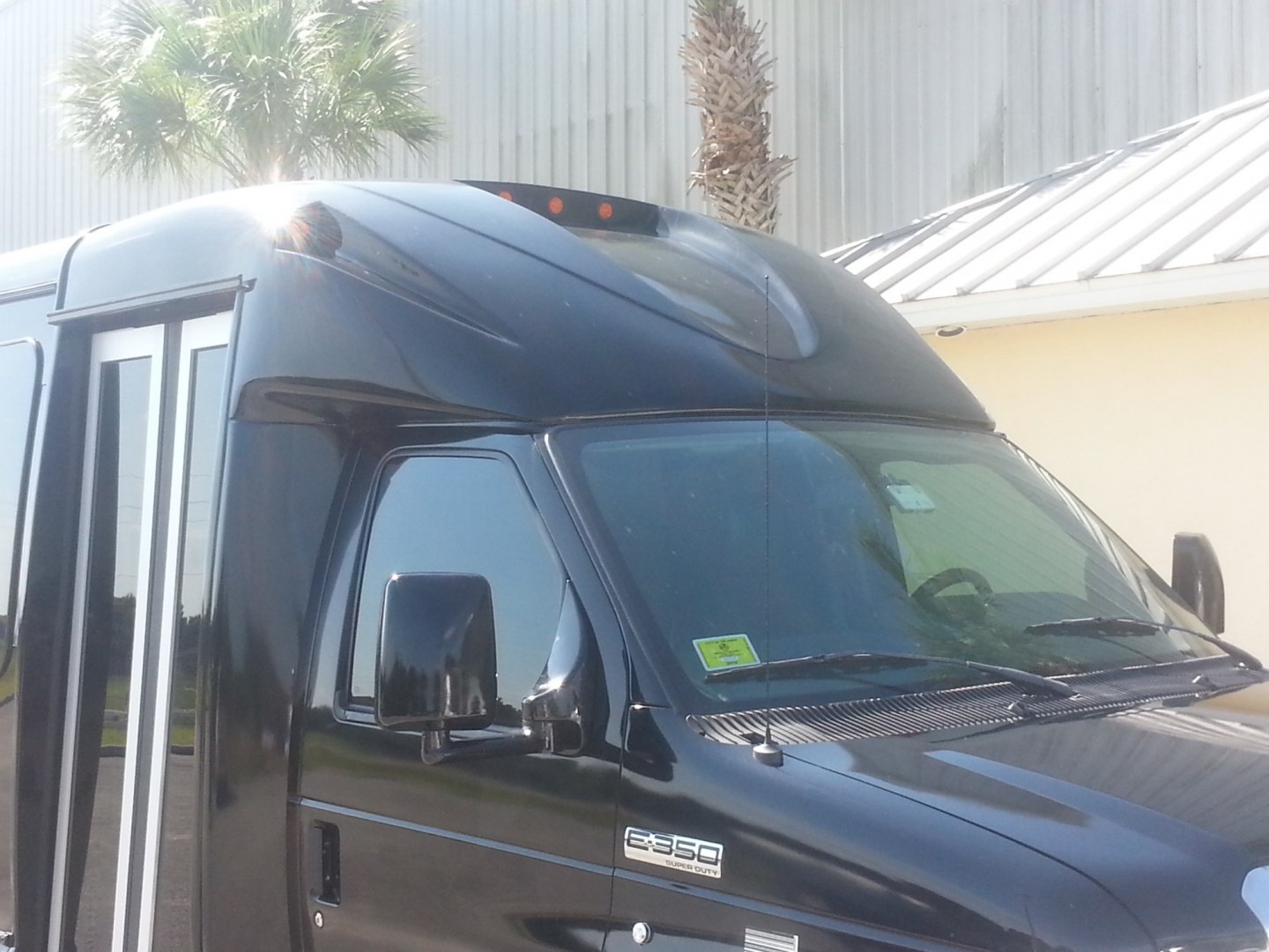 2012 Black /Black Ford E350 with an V10 engine, Auto transmission, 0.000000, 0.000000 - 2012 FORD E 350 13 PASSENGER BLACK/BLACK BUS - V10 – AUTO - Photo#2