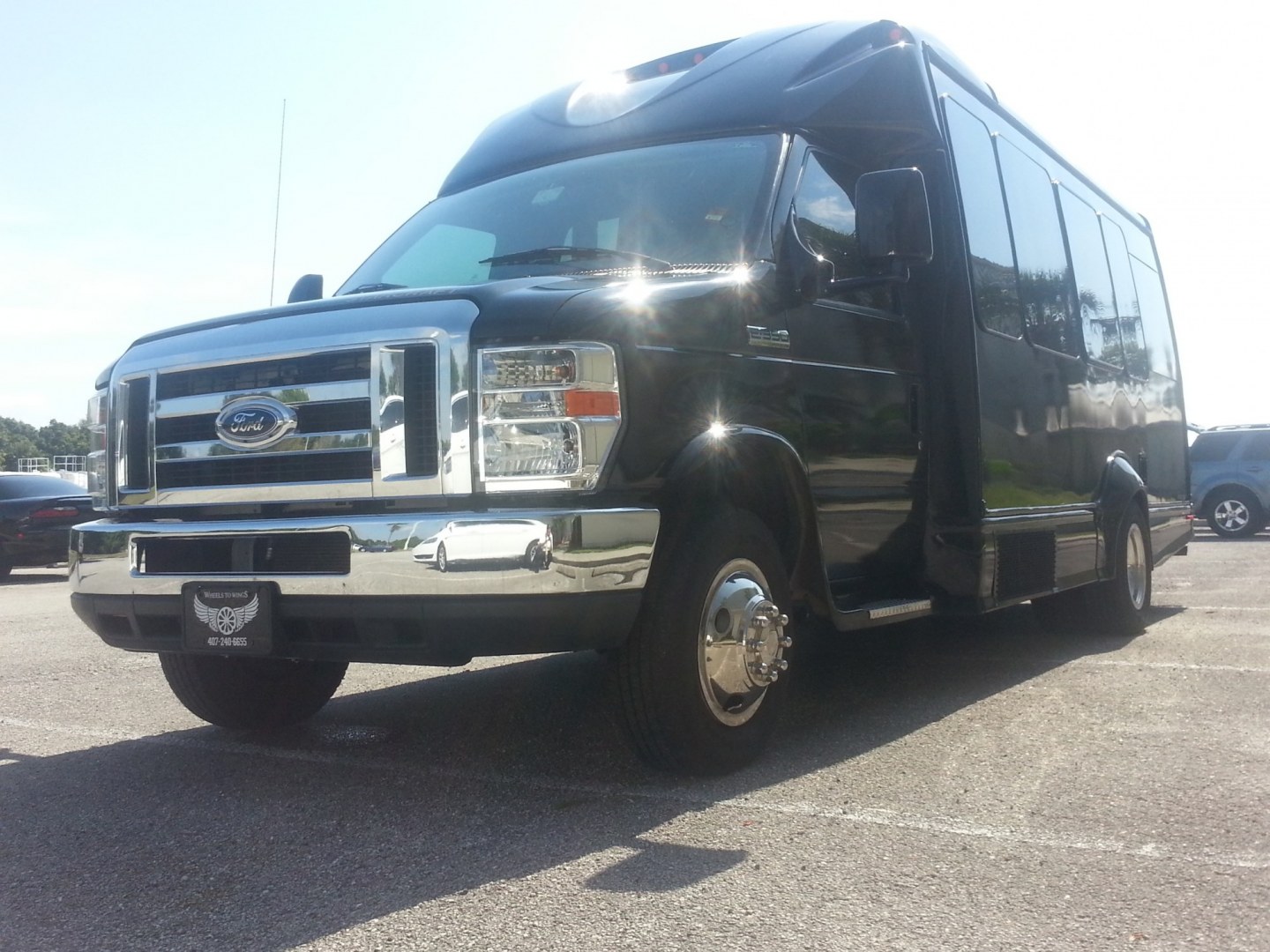 2012 Black /Black Ford E350 with an V10 engine, Auto transmission, 0.000000, 0.000000 - 2012 FORD E 350 13 PASSENGER BLACK/BLACK BUS - V10 – AUTO - Photo#0