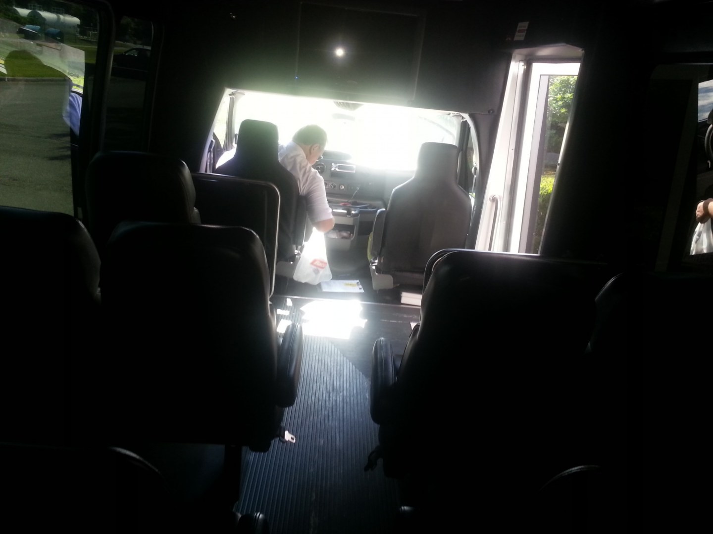 2012 Black /Black Ford E350 with an V10 engine, Auto transmission, 0.000000, 0.000000 - 2012 FORD E 350 13 PASSENGER BLACK/BLACK BUS - V10 – AUTO - Photo#6
