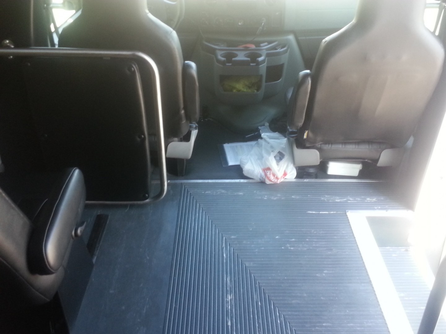 2012 Black /Black Ford E350 with an V10 engine, Auto transmission, 0.000000, 0.000000 - 2012 FORD E 350 13 PASSENGER BLACK/BLACK BUS - V10 – AUTO - Photo#9