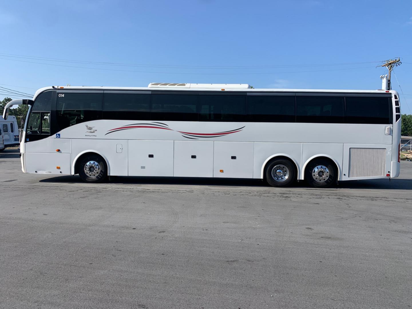 2014 White /Blue VOLO D13 with an Diesel engine, I-Shift transmission, 0.000000, 0.000000- Photo#4