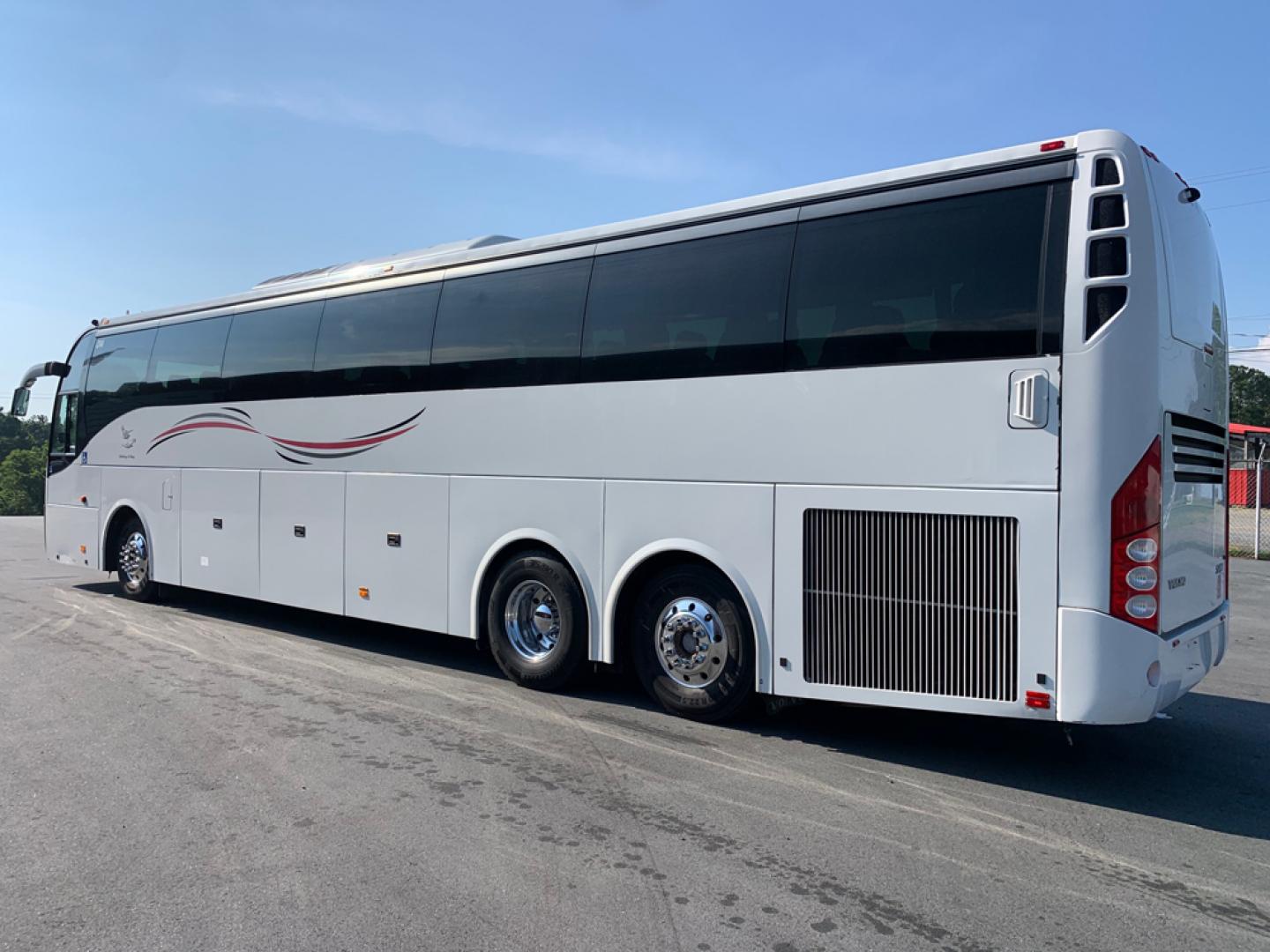 2014 White /Blue VOLO D13 with an Diesel engine, I-Shift transmission, 0.000000, 0.000000- Photo#3
