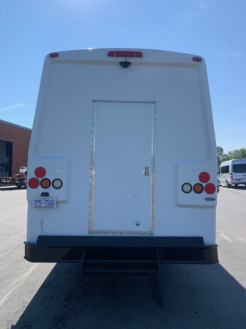 2012 White /Blue Freightliner M2 with an Diesel engine, Automatic transmission, 0.000000, 0.000000 - 2012 Freightliner M2 - 6.7L Cummins Diesel Engine - Automatic Trans - Electric Entrance Door - 34 Passengers & Driver - Mid Back Reclining Seats - Seat Belts- Aisle Sliders- Rear Dedicated Luggage - Aluminum Wheels - Front and Rear A/- Photo#3