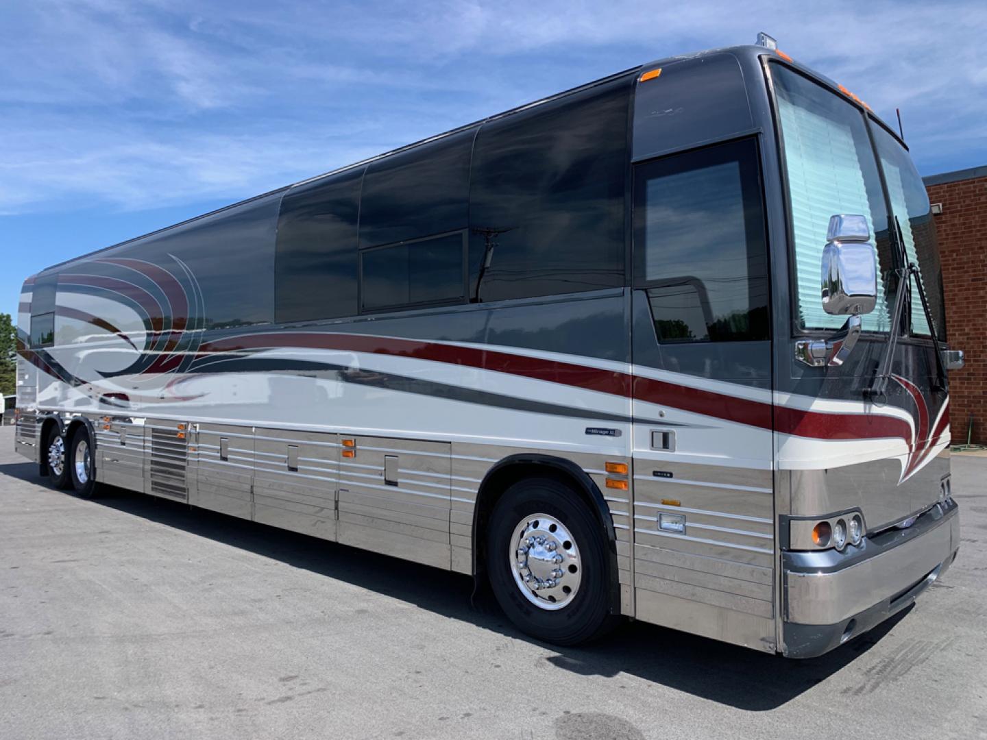 2008 Multi /Black Prevost XLII with an Series 60 Detroit Diesel engine, Allison transmission, 0.000000, 0.000000- Photo#0