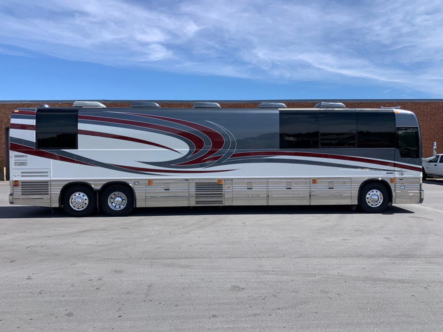 2008 Multi /Black Prevost XLII with an Series 60 Detroit Diesel engine, Allison transmission, 0.000000, 0.000000- Photo#1