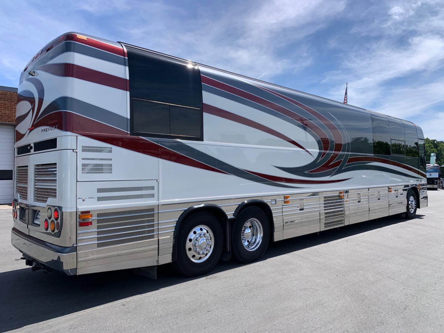2008 Multi /Black Prevost XLII with an Series 60 Detroit Diesel engine, Allison transmission, 0.000000, 0.000000- Photo#2