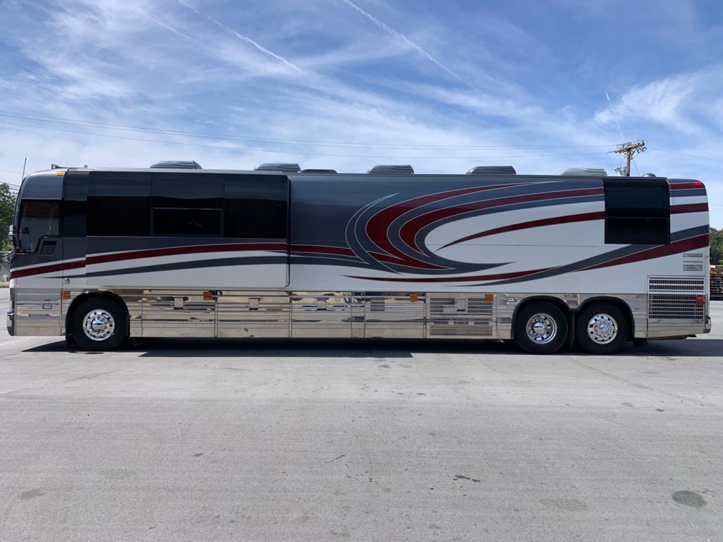 2008 Multi /Black Prevost XLII with an Series 60 Detroit Diesel engine, Allison transmission, 0.000000, 0.000000- Photo#5