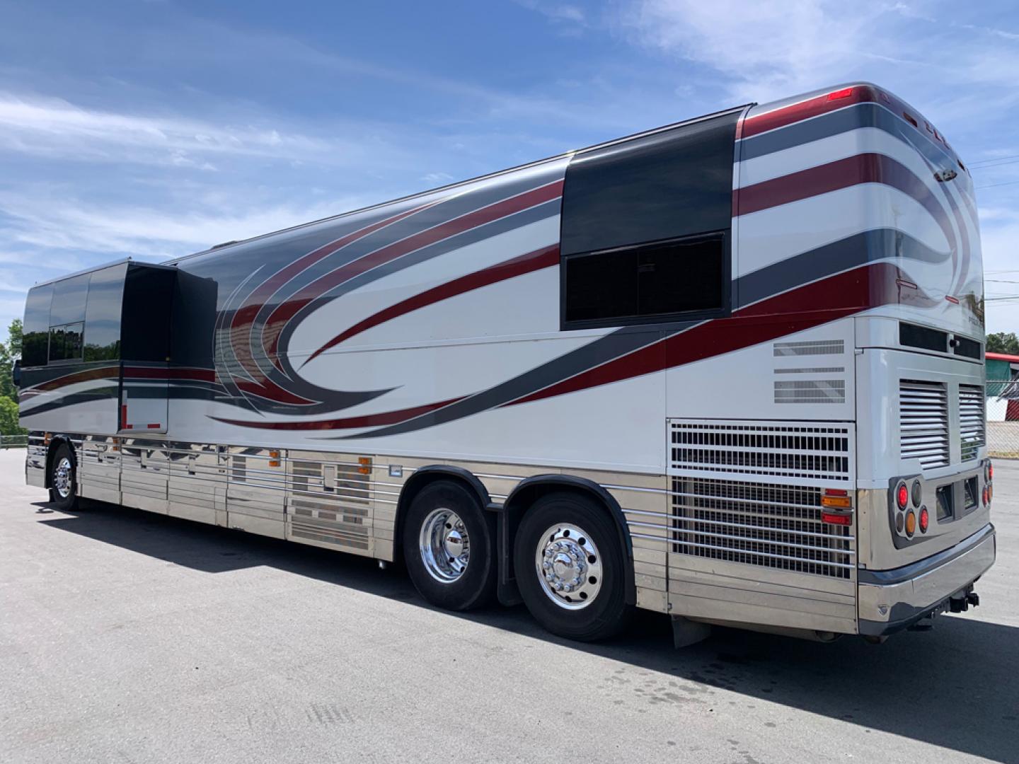 2008 Multi /Black Prevost XLII with an Series 60 Detroit Diesel engine, Allison transmission, 0.000000, 0.000000- Photo#4