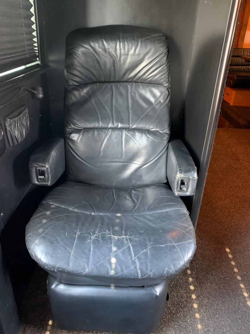 2008 Multi /Black Prevost XLII with an Series 60 Detroit Diesel engine, Allison transmission, 0.000000, 0.000000- Photo#10