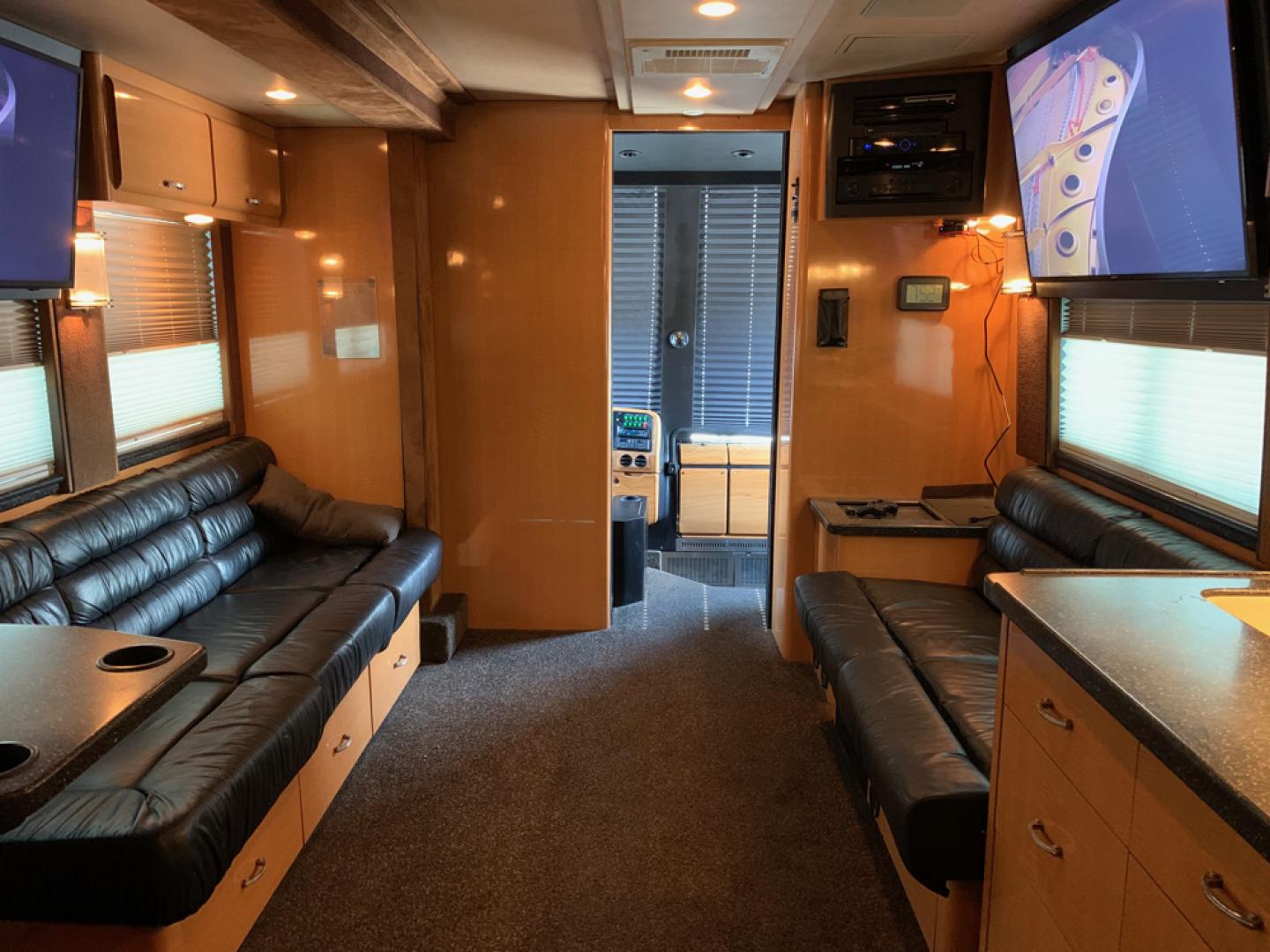 2008 Multi /Black Prevost XLII with an Series 60 Detroit Diesel engine, Allison transmission, 0.000000, 0.000000- Photo#13