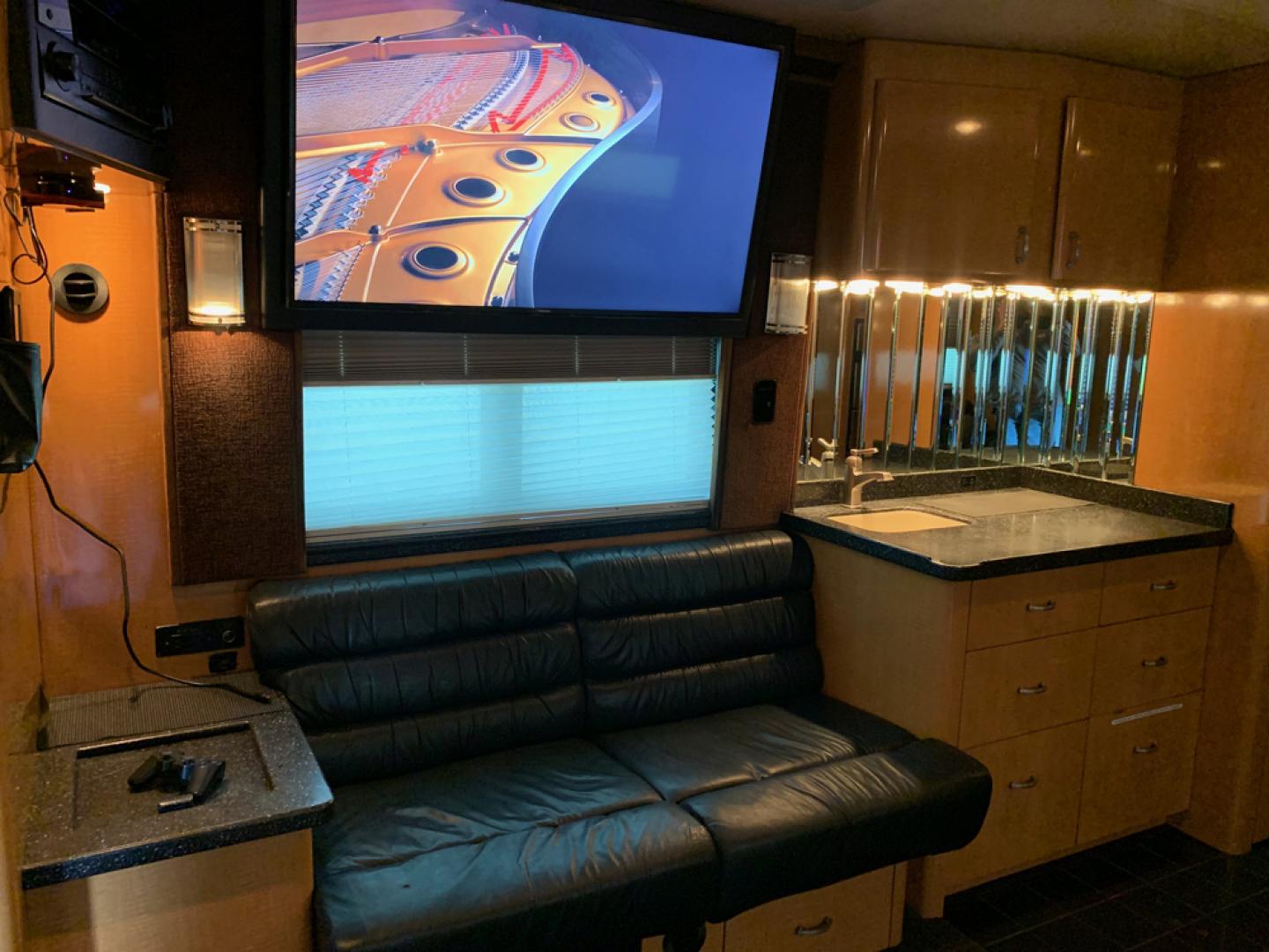 2008 Multi /Black Prevost XLII with an Series 60 Detroit Diesel engine, Allison transmission, 0.000000, 0.000000- Photo#16