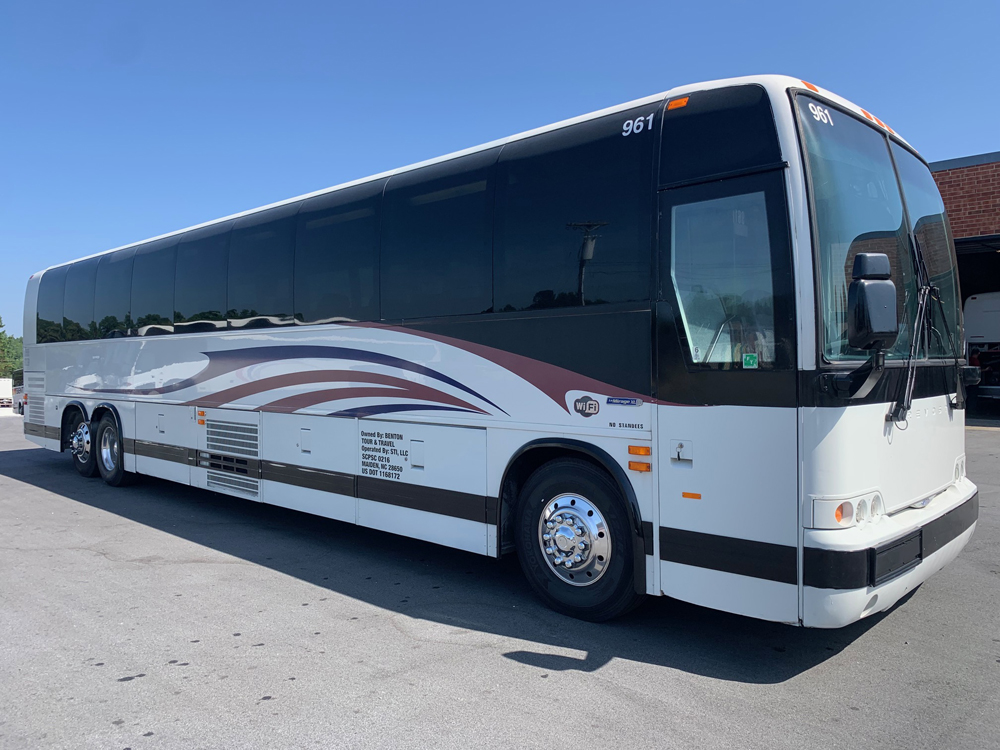 photo of 2005 Prevost XL-II 