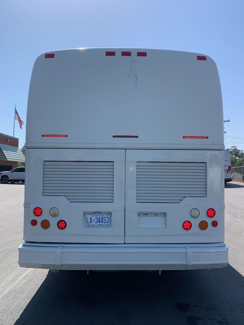 2005 White /Blue Prevost XLII with an Series 60 Detroit Diesel engine, Allison transmission, 0.000000, 0.000000 - 2005 Prevost XL-II - Series 60 Detroit Diesel - Allison Auto Transmission - 45' - 50 Passengers - 5 Monitors and DVD - Enclosed Parcel Racks – Restroom - Aluminum Wheels- Photo#3