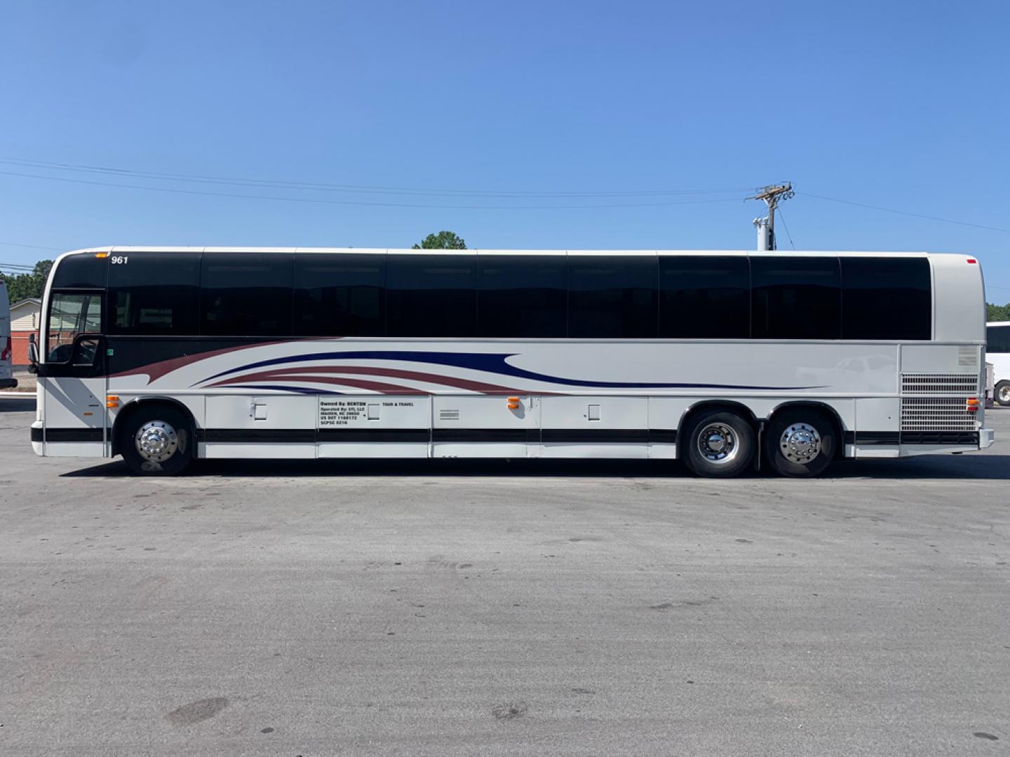 2005 White /Blue Prevost XLII with an Series 60 Detroit Diesel engine, Allison transmission, 0.000000, 0.000000 - 2005 Prevost XL-II - Series 60 Detroit Diesel - Allison Auto Transmission - 45' - 50 Passengers - 5 Monitors and DVD - Enclosed Parcel Racks – Restroom - Aluminum Wheels- Photo#5