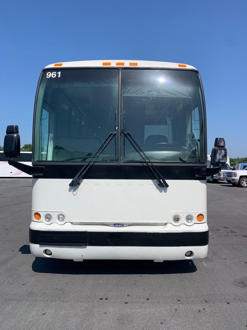 2005 White /Blue Prevost XLII with an Series 60 Detroit Diesel engine, Allison transmission, 0.000000, 0.000000 - 2005 Prevost XL-II - Series 60 Detroit Diesel - Allison Auto Transmission - 45' - 50 Passengers - 5 Monitors and DVD - Enclosed Parcel Racks – Restroom - Aluminum Wheels- Photo#7
