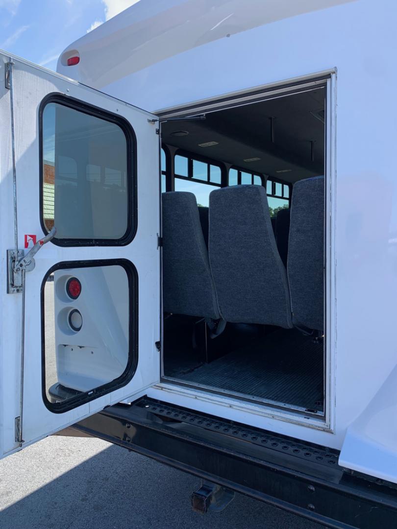 2011 White /Gray/Blue Ford E450 with an V10 engine, Auto transmission, 0.000000, 0.000000 - 2011 Ford E-450 - Starcraft Coach Automatic Trans - 6.8L V10 Engine - Electric Entrance Door - 25 Passengers + Driver - High Back Reclining Seats – Seatbelts - Aisle Sliders - Reading Lights - Stainless Wheel Simulators - Front and Rear A/C - Overhead Storage -- Photo#4