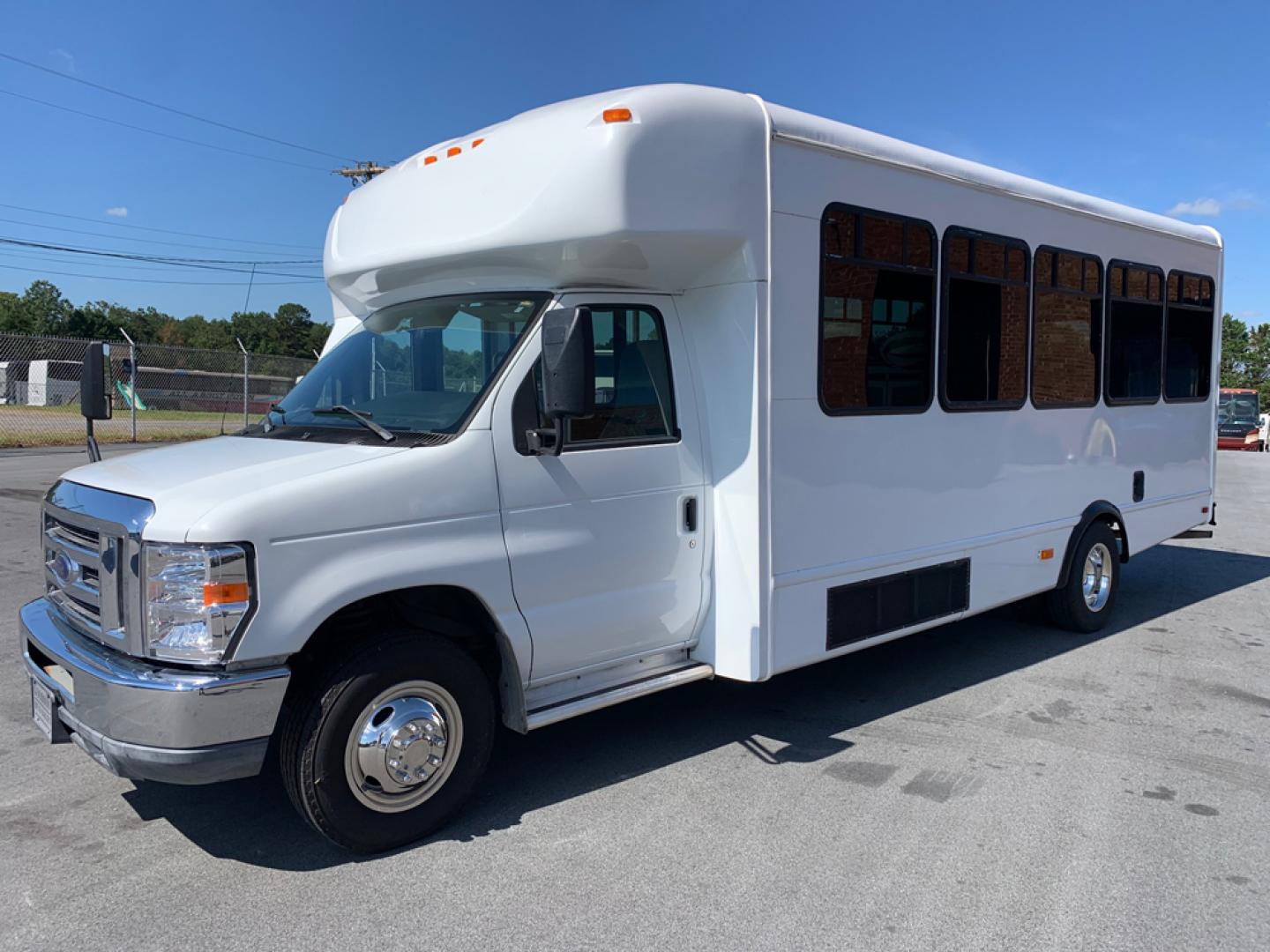 2011 White /Gray/Blue Ford E450 with an V10 engine, Auto transmission, 0.000000, 0.000000 - 2011 Ford E-450 - Starcraft Coach Automatic Trans - 6.8L V10 Engine - Electric Entrance Door - 25 Passengers + Driver - High Back Reclining Seats – Seatbelts - Aisle Sliders - Reading Lights - Stainless Wheel Simulators - Front and Rear A/C - Overhead Storage -- Photo#7