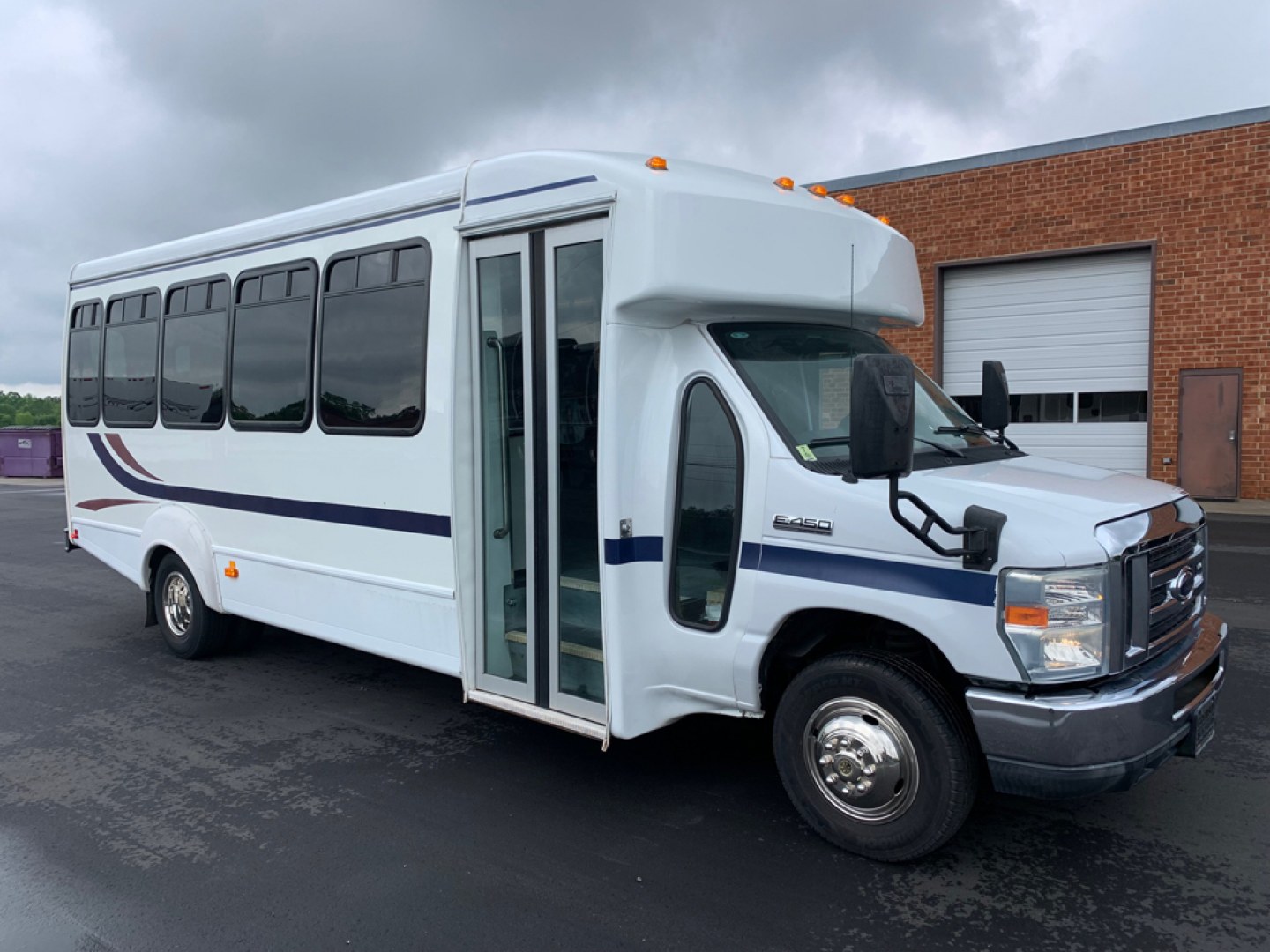 2010 Ford E450 with an V10 engine, Auto transmission, 0.000000, 0.000000 - 2010 Ford E-450 – Goshen Coach - 25 Passengers + Driver - 6.8L V10 Engine – Automatic - High Back Reclining Seats – Seat Belts -Electric Entrance Doors – Overhead Storage – Reading Lights – Front/Rear AC – Stainless Wheel Simulators,- Photo#0
