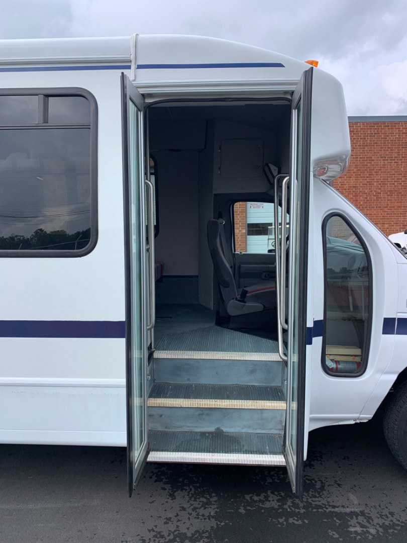 2010 Ford E450 with an V10 engine, Auto transmission, 0.000000, 0.000000 - 2010 Ford E-450 – Goshen Coach - 25 Passengers + Driver - 6.8L V10 Engine – Automatic - High Back Reclining Seats – Seat Belts -Electric Entrance Doors – Overhead Storage – Reading Lights – Front/Rear AC – Stainless Wheel Simulators,- Photo#10