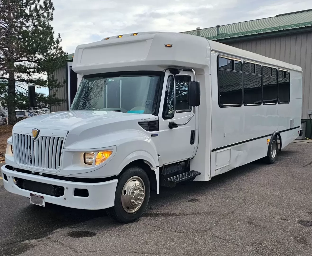 2013 White /Black IC PC805 with an 6.4 DIESEL engine, Allison transmission, 0.000000, 0.000000- Photo#0