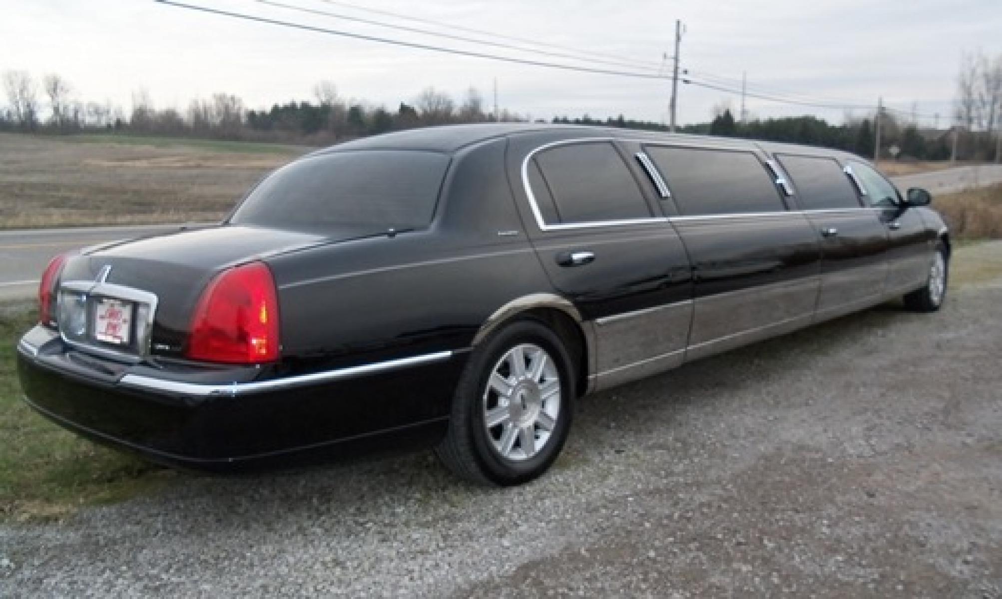 2006 Black Lincoln Town Car (1L1FM88W66Y) with an 4.6-Liter 8 Cylinder Engine engine, located at 1725 US-68 N, Bellefontaine, OH, 43311, (937) 592-5466, 40.387783, -83.752388 - 2006 LINCOLN 120” SUPER STRETCH “5DR”-FEDERAL LIMOUSINE, BLACK-black leather 3-Seat int., AM-FM-CD-DVD, 13” TV, power ports, mood lighting, electric divider, deluxe wood hideaway bar w-extra mini bar &glassware, ice-champagne wells front & rear controls, trash chute. Signature Chrome, 1 Own - Photo #3